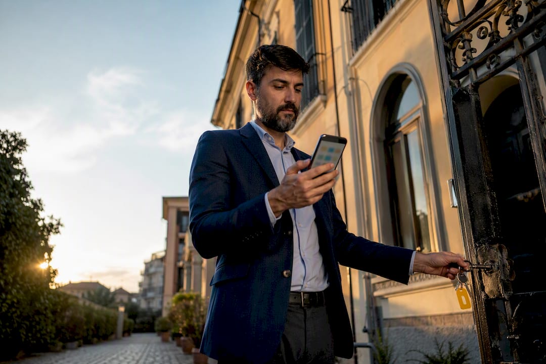 Partita IVA, contratti e automazioni per property manager in Italia