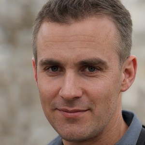 Francesco L., gestore di proprietà a Bologna che utilizza EuroCheckin per Alloggiati Web